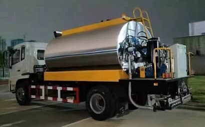 Malaysian customer placed an order for 6CBM asphalt distributor truck